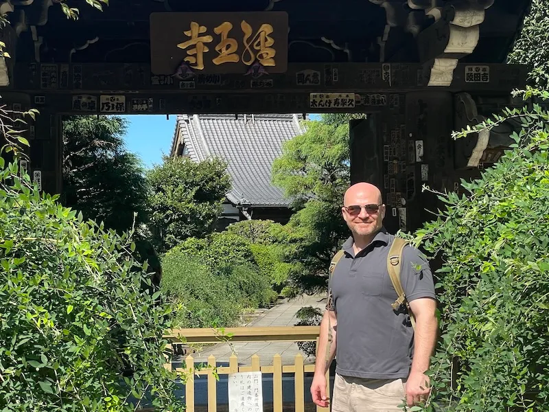 Picture of Samurai History Tour's founder, Grant Kennedy, at Kyooji Temple.